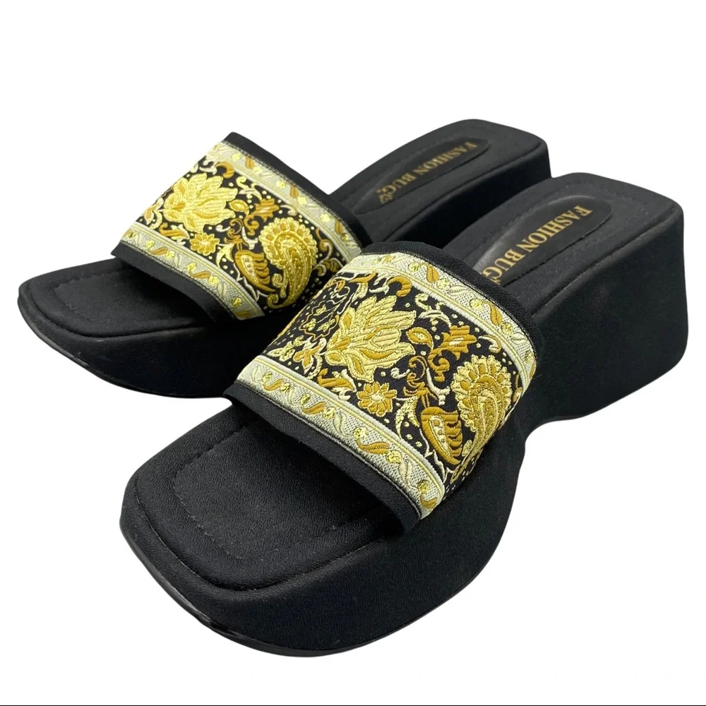 Vintage Fashion Bug Tapestry Black Square Toe Chunky Platform Slip On Sandals 9